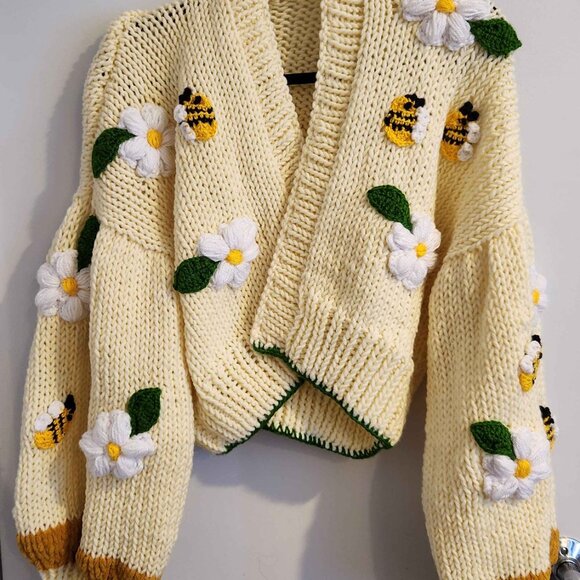Cropped Bee & Daisy Knit Cardigan - Picture 2 of 3